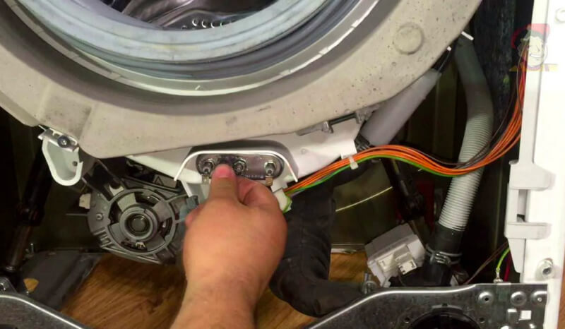 Замена щеток двигателя стиральной машины Indesit на дому в Воронеже